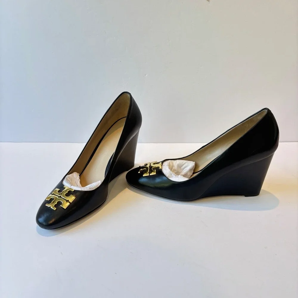 Tory Burch Black Leather Gold Logo Wedge Pumps Heels Size 8.5